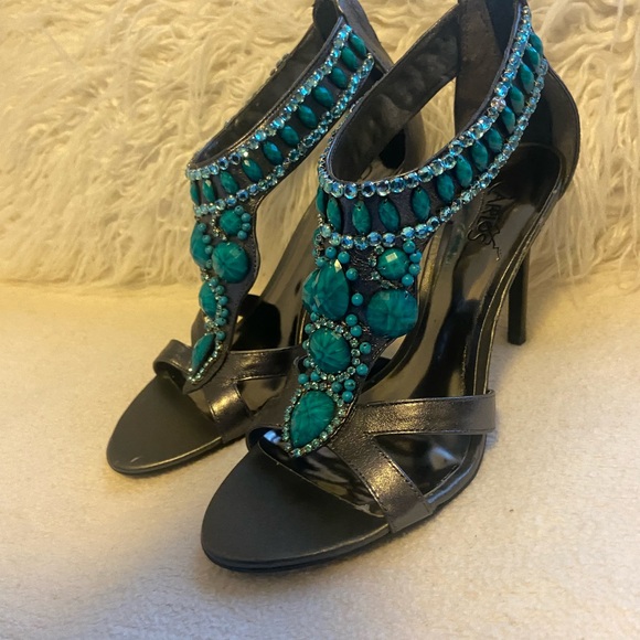 Gorgeous Aqua Gemstone Heels - Picture 3 of 8